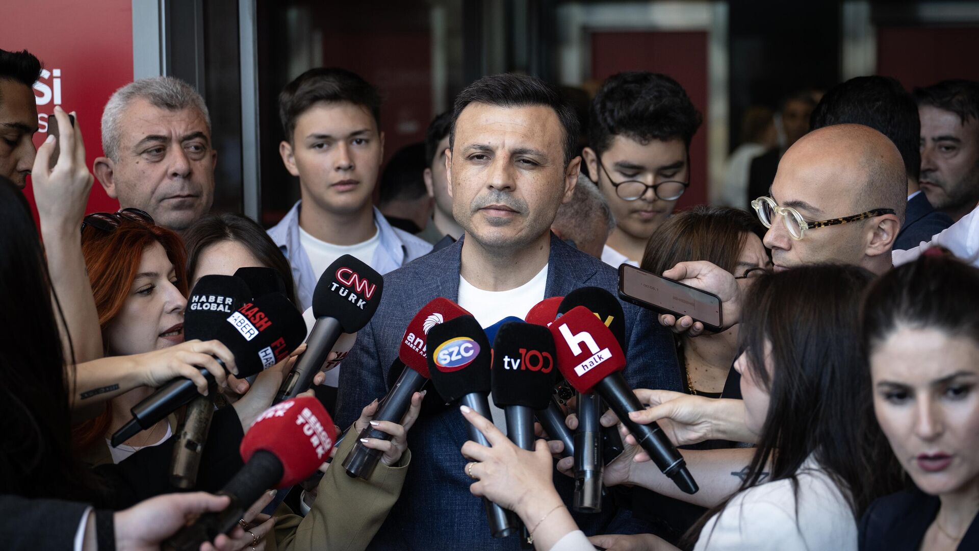 CHP İstanbul il kongresinin iptaline CHP’den tepkiler: ‘Ülkenin hukukunu dünyaya rezil ediyorlar’
