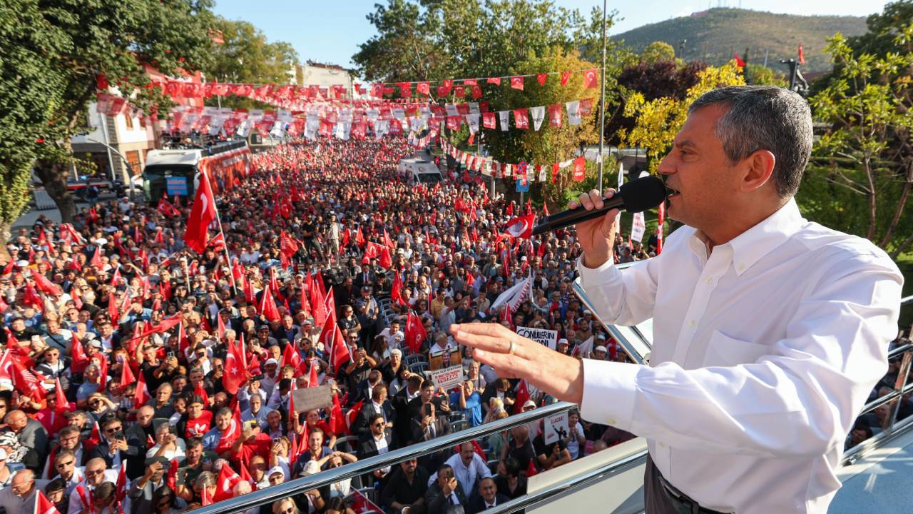 Özgür Özel’den Erdoğan’a: Meşruiyet meydanda aranacakken Trump’ta arandı
