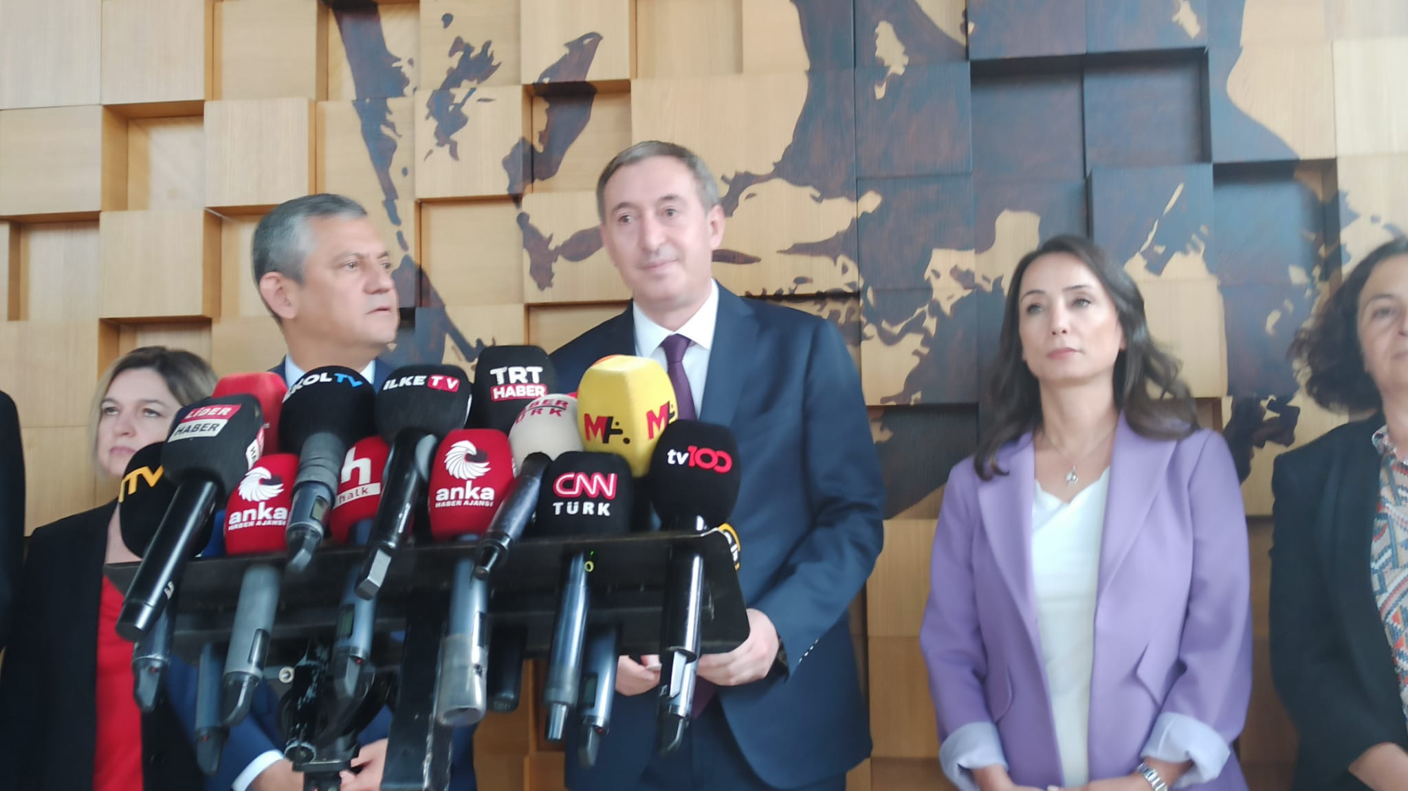 DEM Parti’den CHP’ye ziyaret: Demokrasi için mücadele edeceğiz