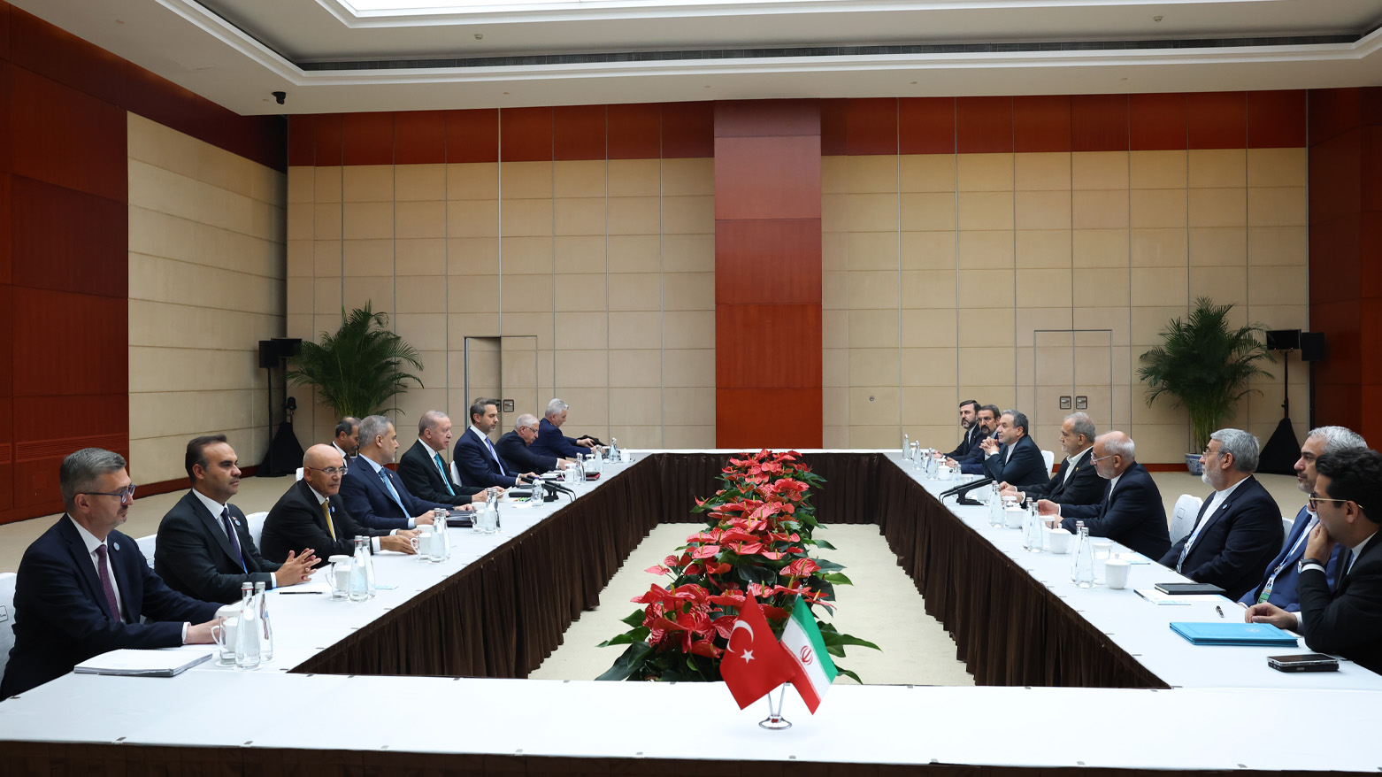 Cumhurbaşkanı Erdoğan ve İran Cumhurbaşkanı Pezeşkiyan bir araya geldi