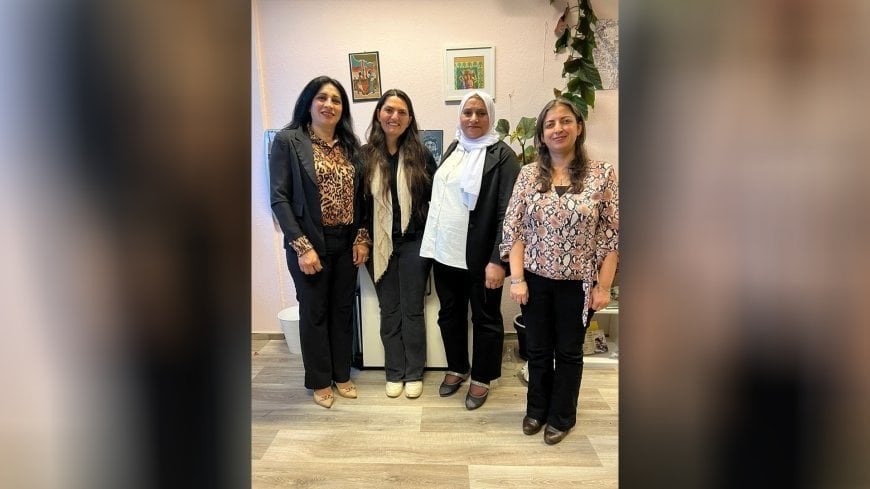 Kuzey ve Doğu Suriye’den kadın heyeti Almanya’da Af Örgütü ile görüştü