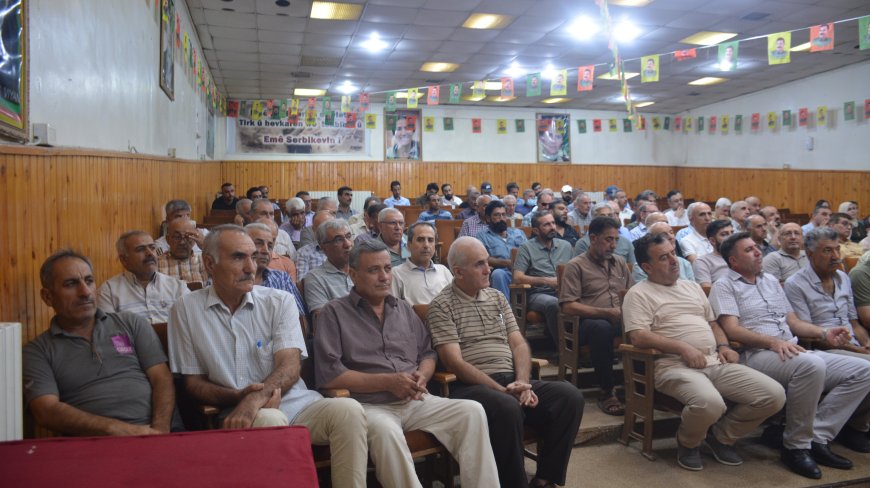 Kamışlo’da panel: ‘Suriye’de çözüm Suriyeliler arası diyalogla mümkün olur’