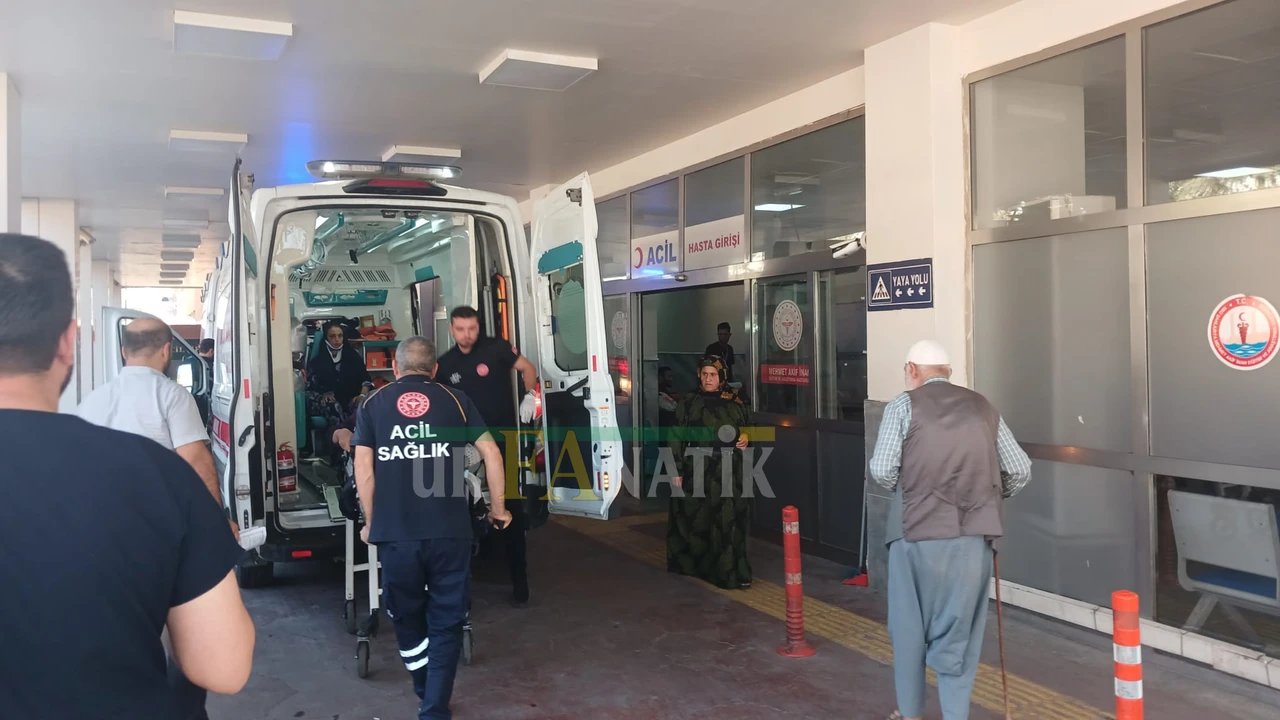 Tarım işçilerini taşıyan minibüs kaza yaptı: 10 yaralı