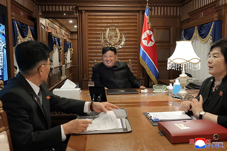 Kim Jong-un, Putin ve Şi ile görüşmek için zırhlı treniyle yola çıktı