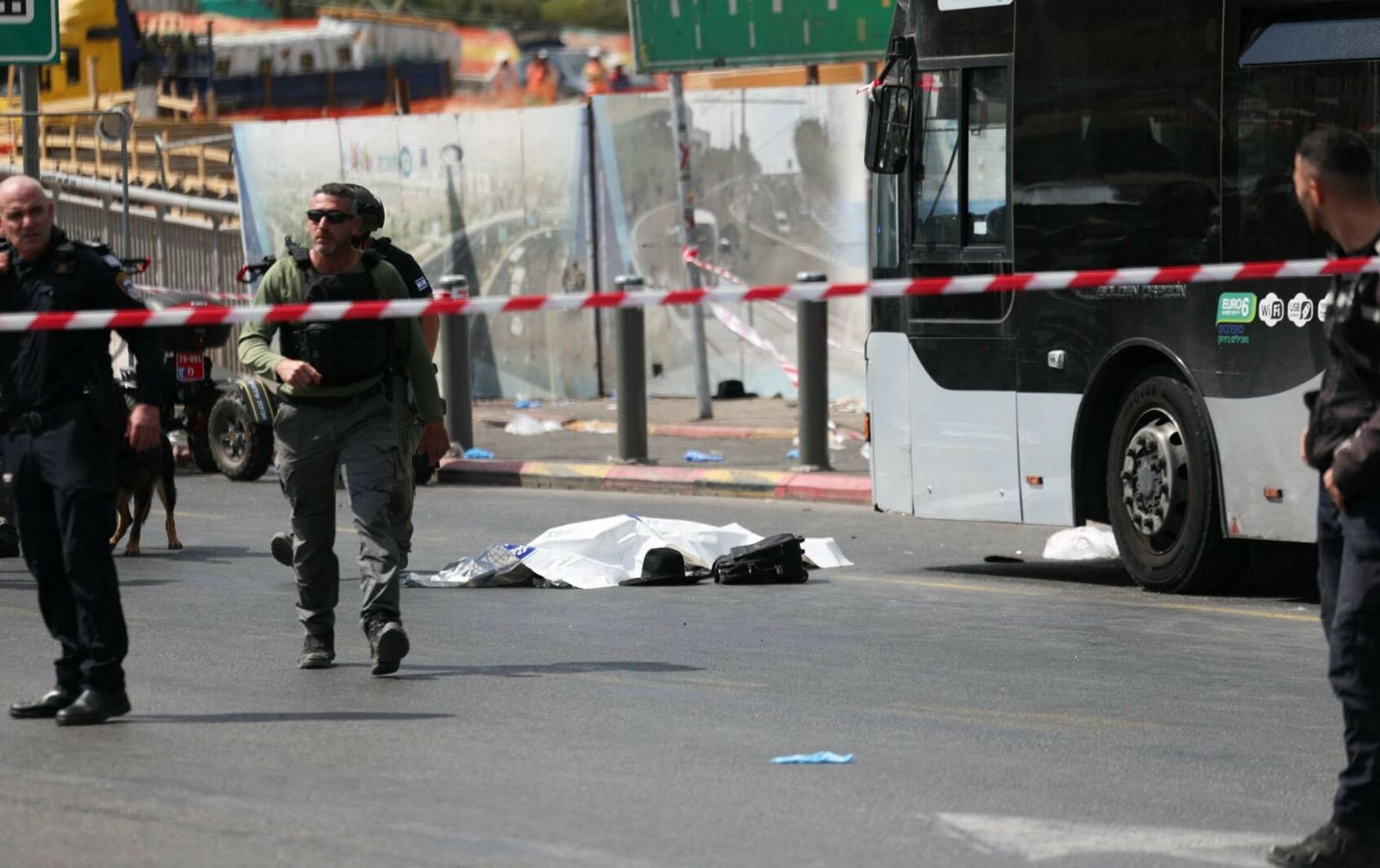 Kudüs’te otobüs durağına silahlı saldırı: 5 kişi öldü, 22 kişi yaralandı