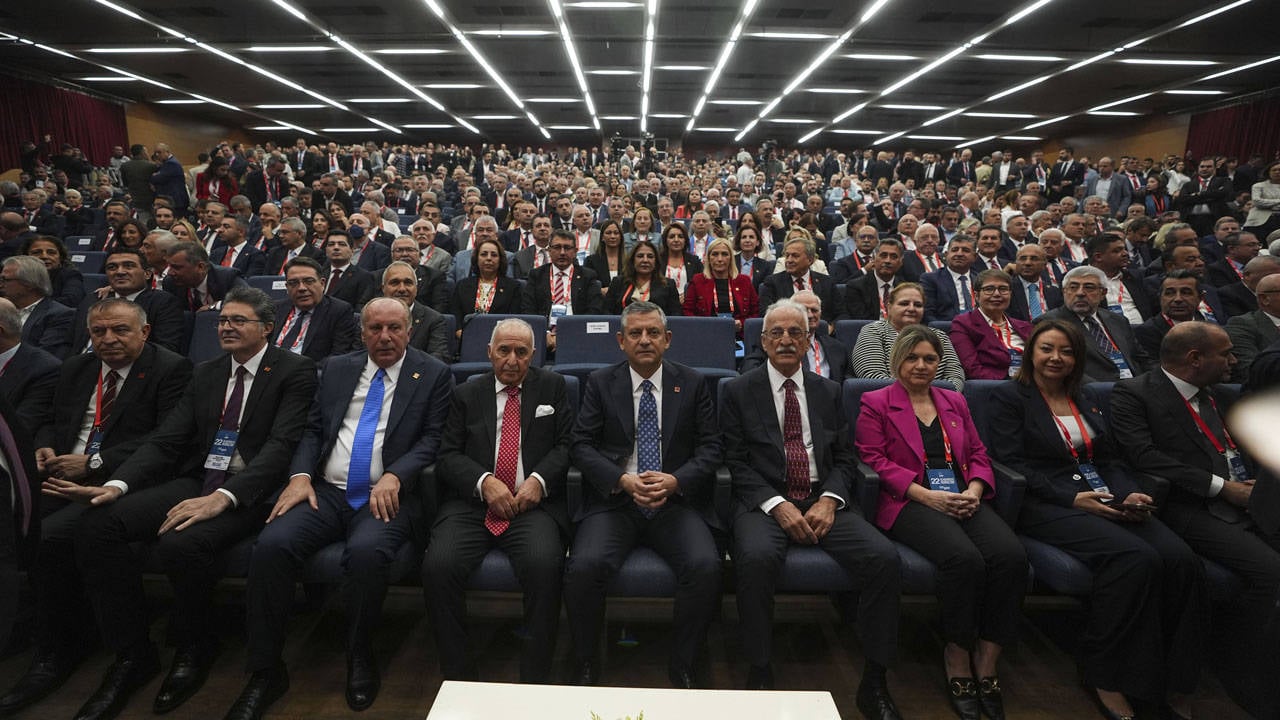 CHP’nin 22. Olağanüstü Kurultayı: Özgür Özel genel başkan seçildi