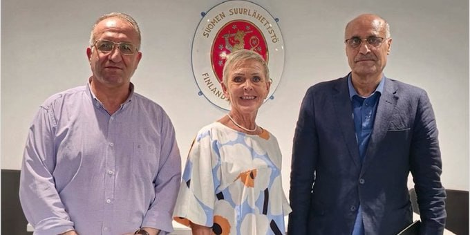 Kuzey ve Doğu Suriye Yönetimi yetkilileri, Finlandiya’nın Beyrut Büyükelçisi ile bir araya geldi
