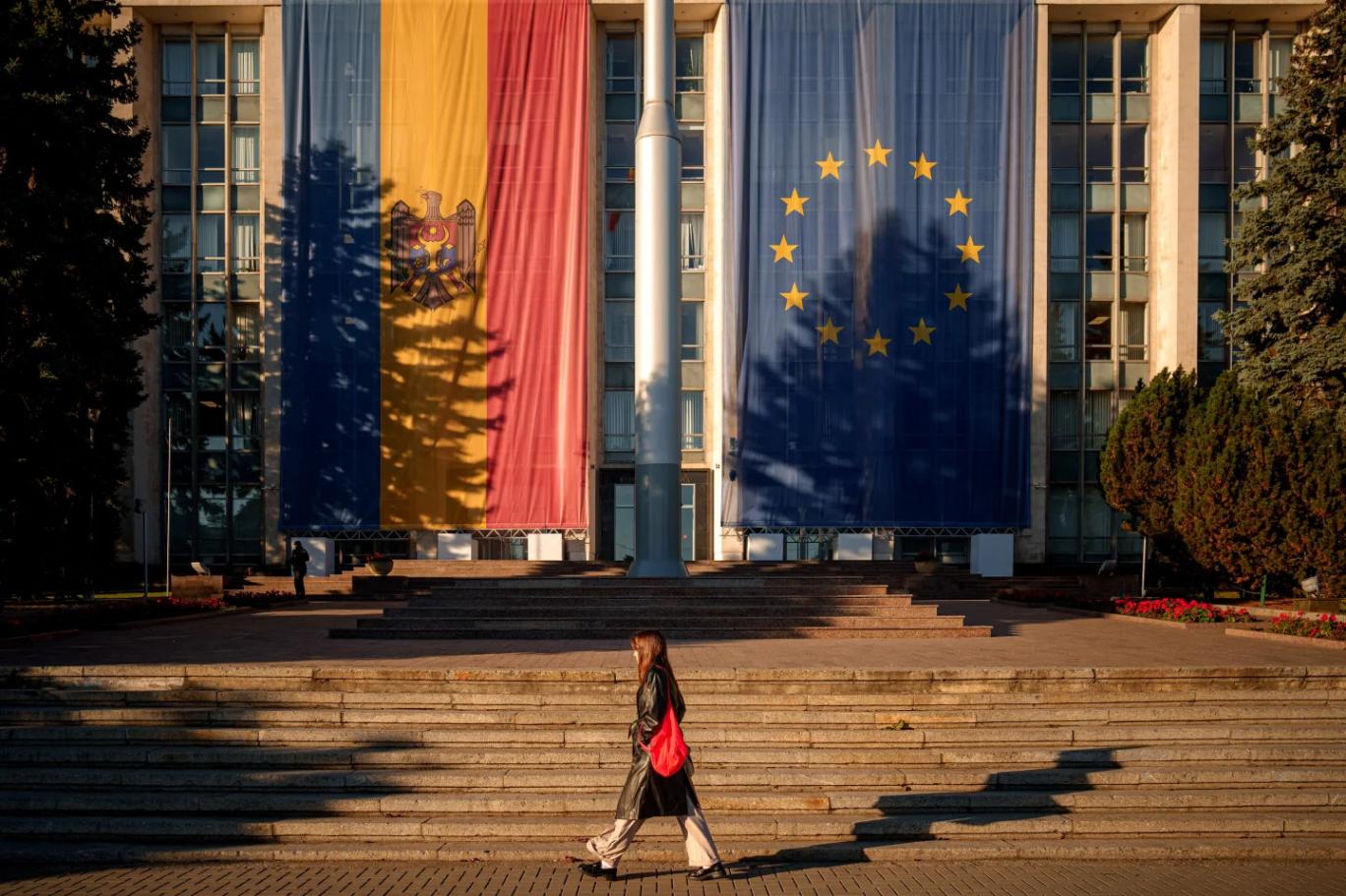 Moldova yarın sandık başında: AB mi Rusya mı?