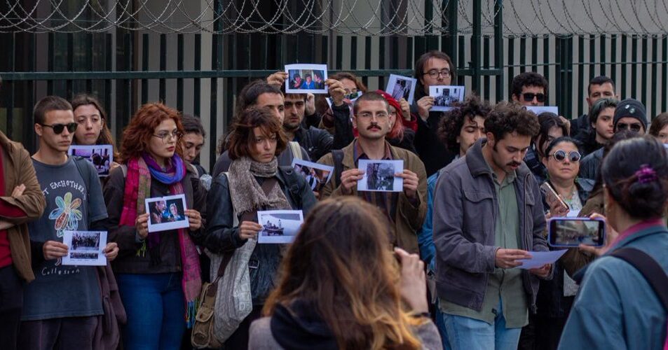 MSGSÜ’de dekan protestosuna katılan 7 öğrenciye 1 ay uzaklaştırma cezası