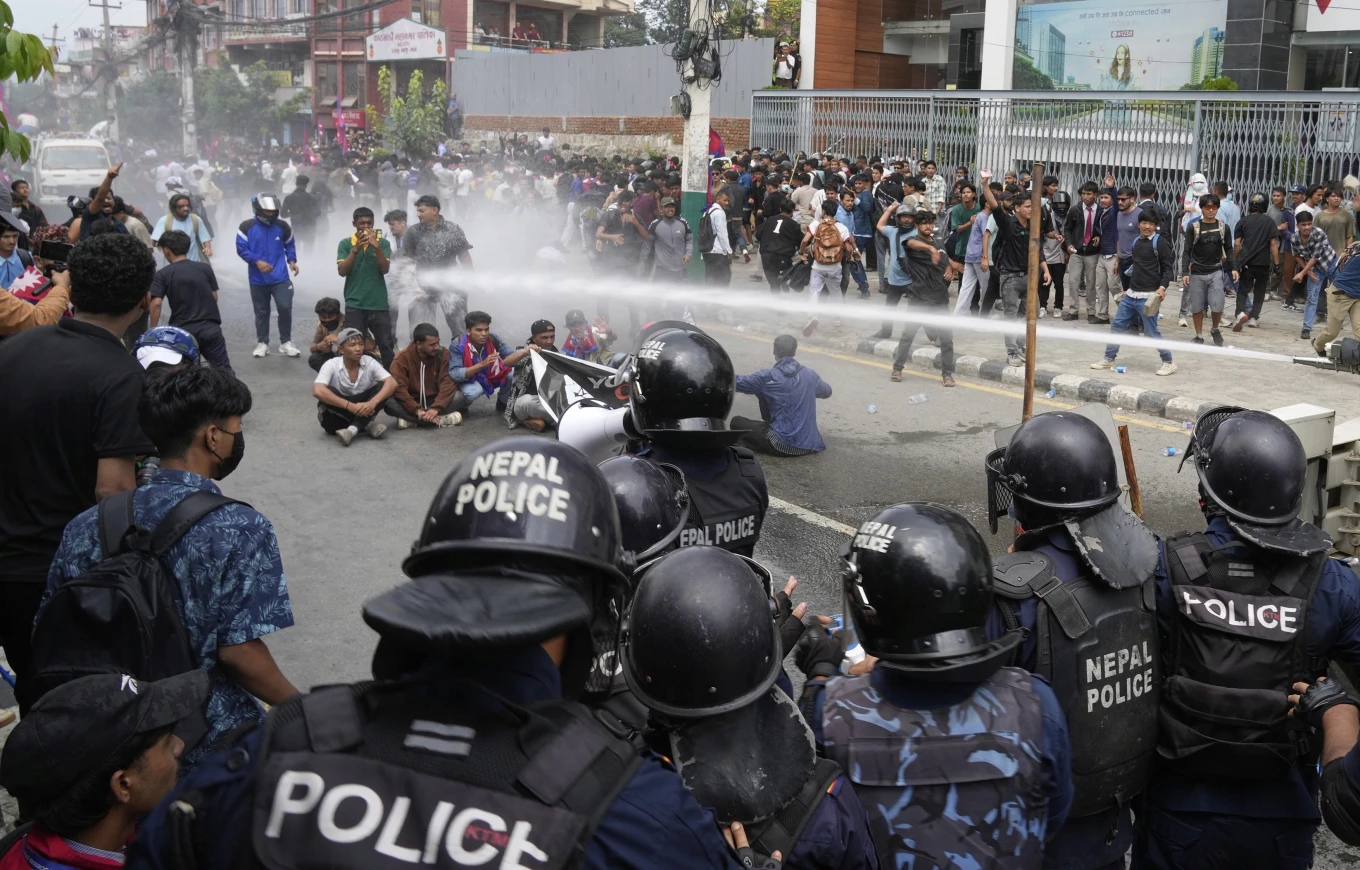 Nepal’de protestolarda 19 kişi hayatını kaybetti: Sosyal medya yasağı kaldırılıyor