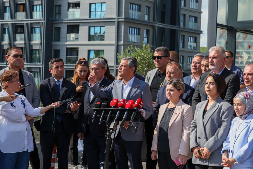 Özgür Özel: Ses kaydında ‘Oyunu bize ver’ diyen kişi bugün AK Parti’ye geçti