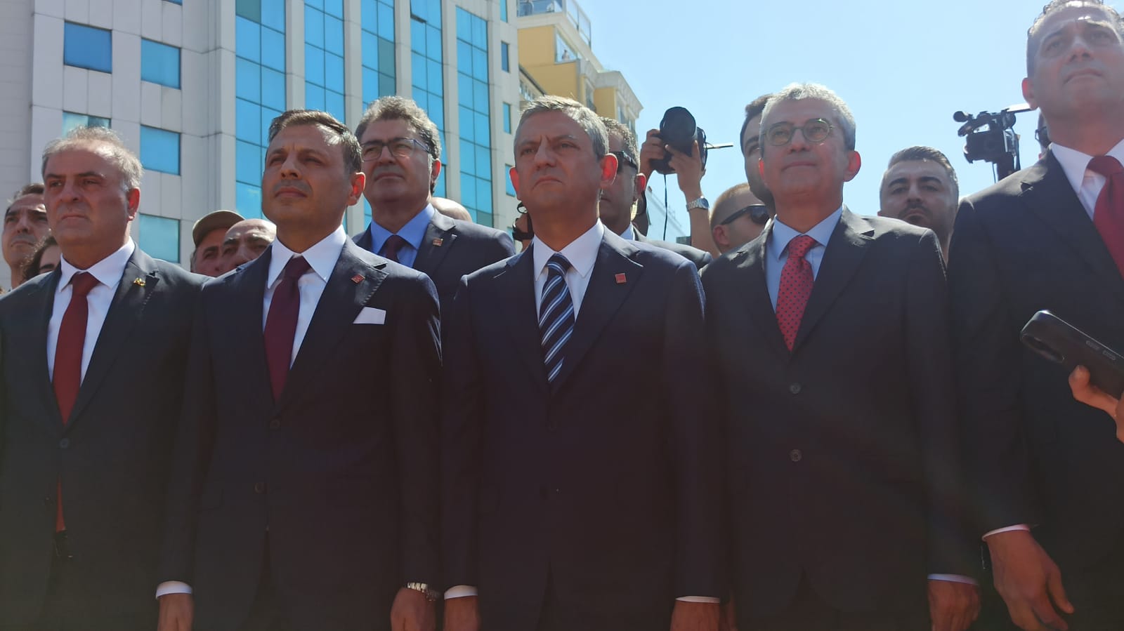 Kayyım gölgesinde CHP’nin kuruluş töreni