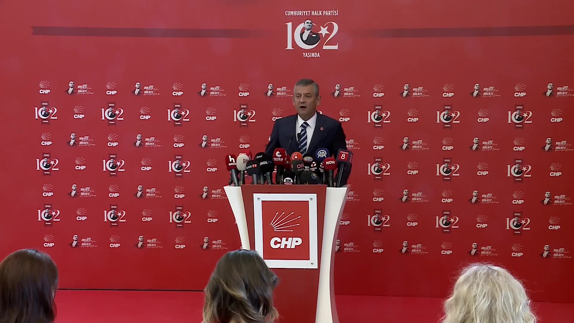 Özel ‘Kurultay Davası’ için resti çekti: ‘İsterse kayyım atasınlar biz yolumuzda yürüyeceğiz’