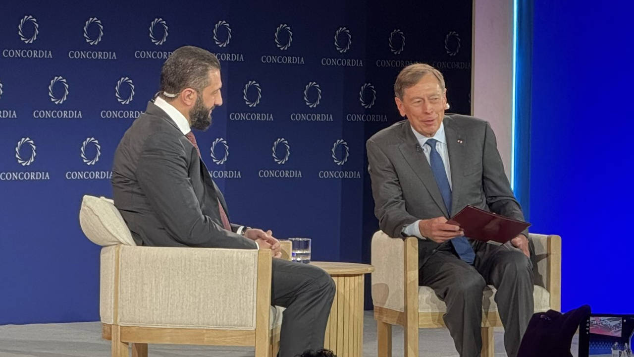 Ahmed Şara, eski CIA Direktörü David Petraeus ile görüştü
