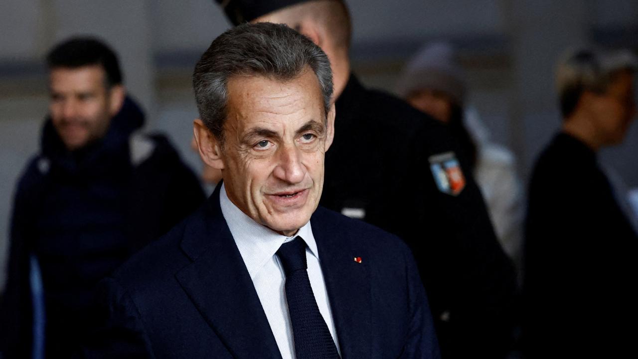 Fransa eski cumhurbaşkanı Sarkozy yargılandığı Kaddafi davasında suçlu bulundu