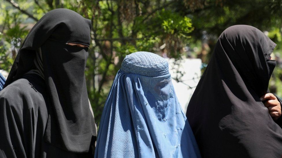 Taliban’dan bir yasak daha: Kadınların yazdığı kitaplar üniversite müfredatından çıkarıldı