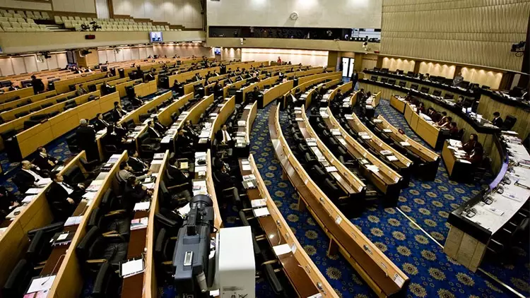 Tayland Başbakan Vekili, parlamentoyu feshetmek üzere harekete geçti