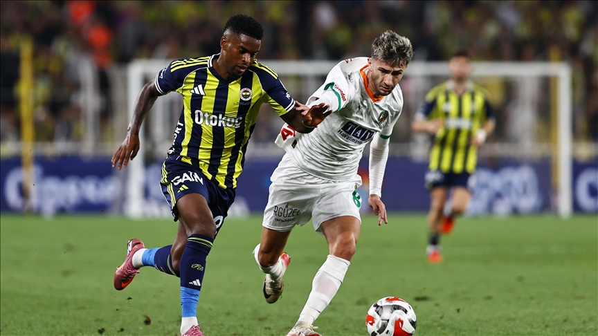 Fenerbahçe, Alanyaspor ile 2-2 berabere kaldı