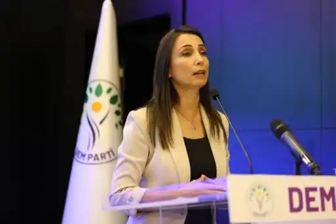 Tülay Hatimoğulları il eşbaşkanları toplantısında konuştu