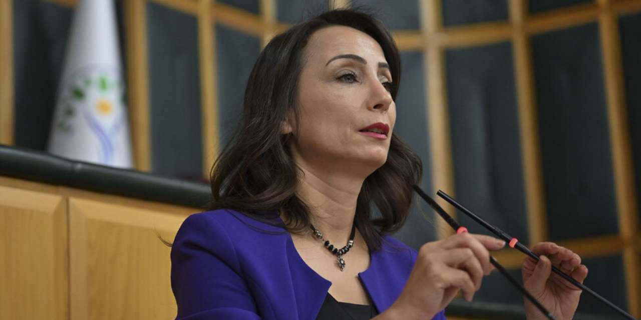 Tülay Hatimoğulları il eşbaşkanları toplantısında konuştu