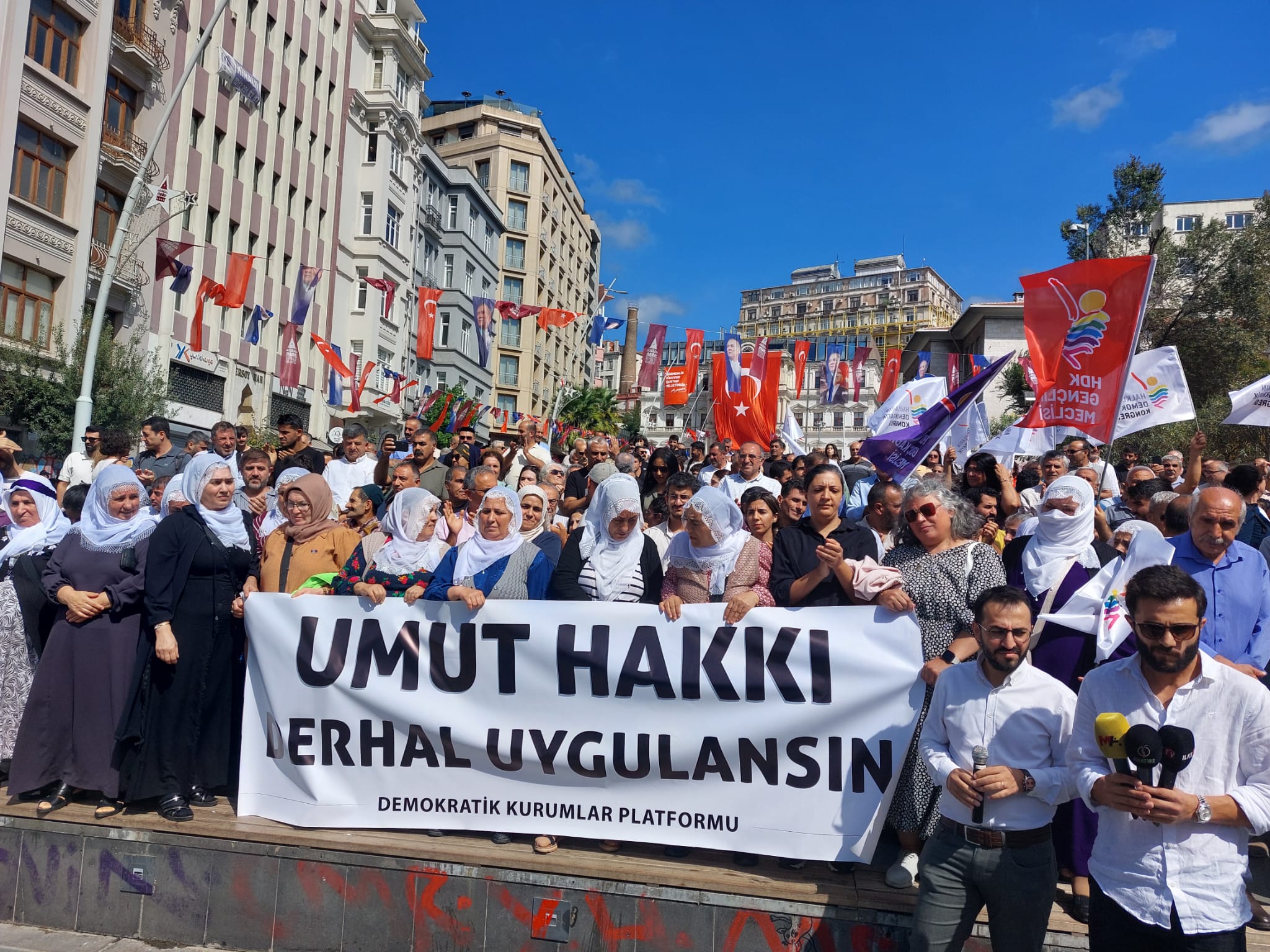 Demokratik Kurumlar Platformu’ndan İstanbul’da ‘umut hakkı’ eylemi