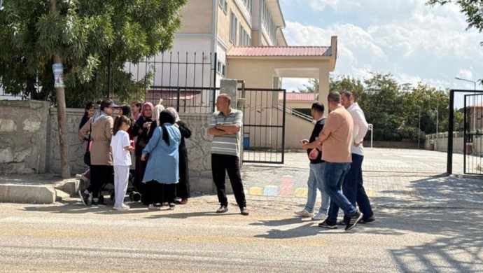 Van’da öğretmenlere saldırı: 2 yaralı
