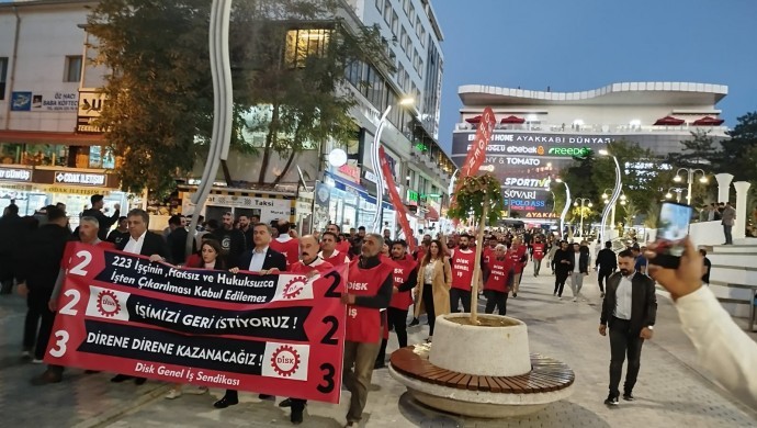 Van’da kayyımın işten çıkardığı işçilerden ‘bordro yakma’ protestosu