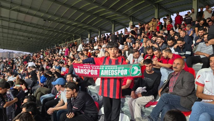 Vanspor-Amedspor maçında kazanan dostluk