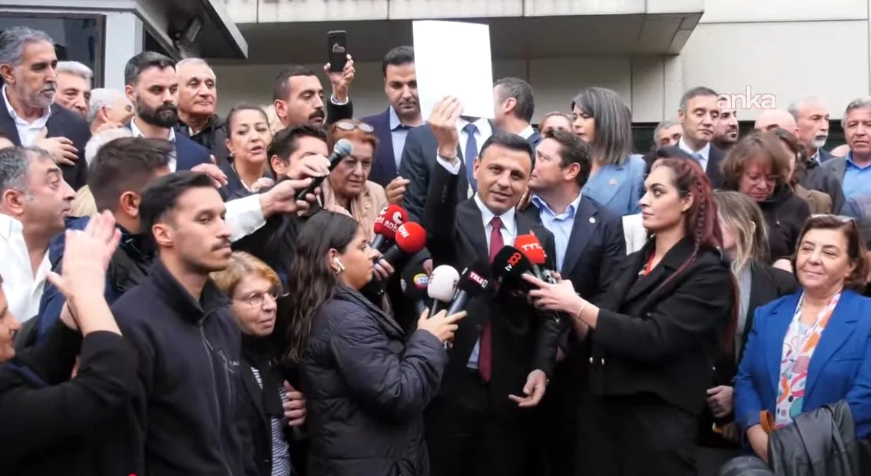 Özgür Çelik mazbatasını aldı