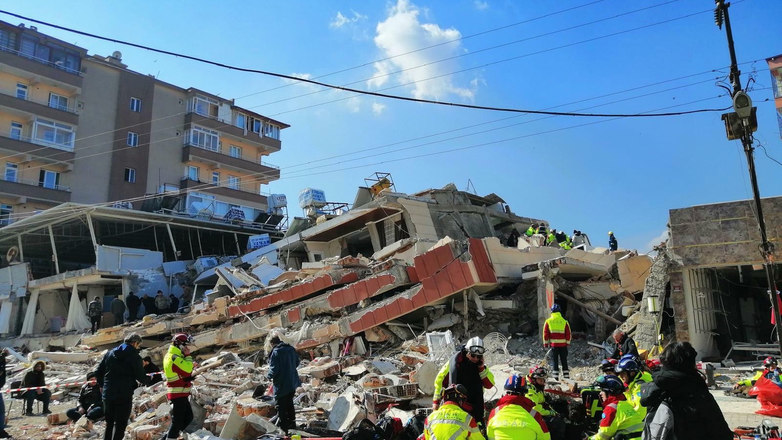 Depremde 26 kişinin öldüğü Yağmur Apartmanı davasında tutuklama talebi reddedildi