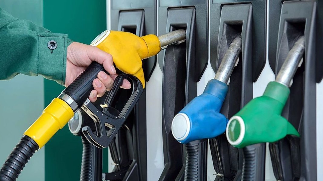 Benzine zam: Fiyatlar tabelalara yansıdı