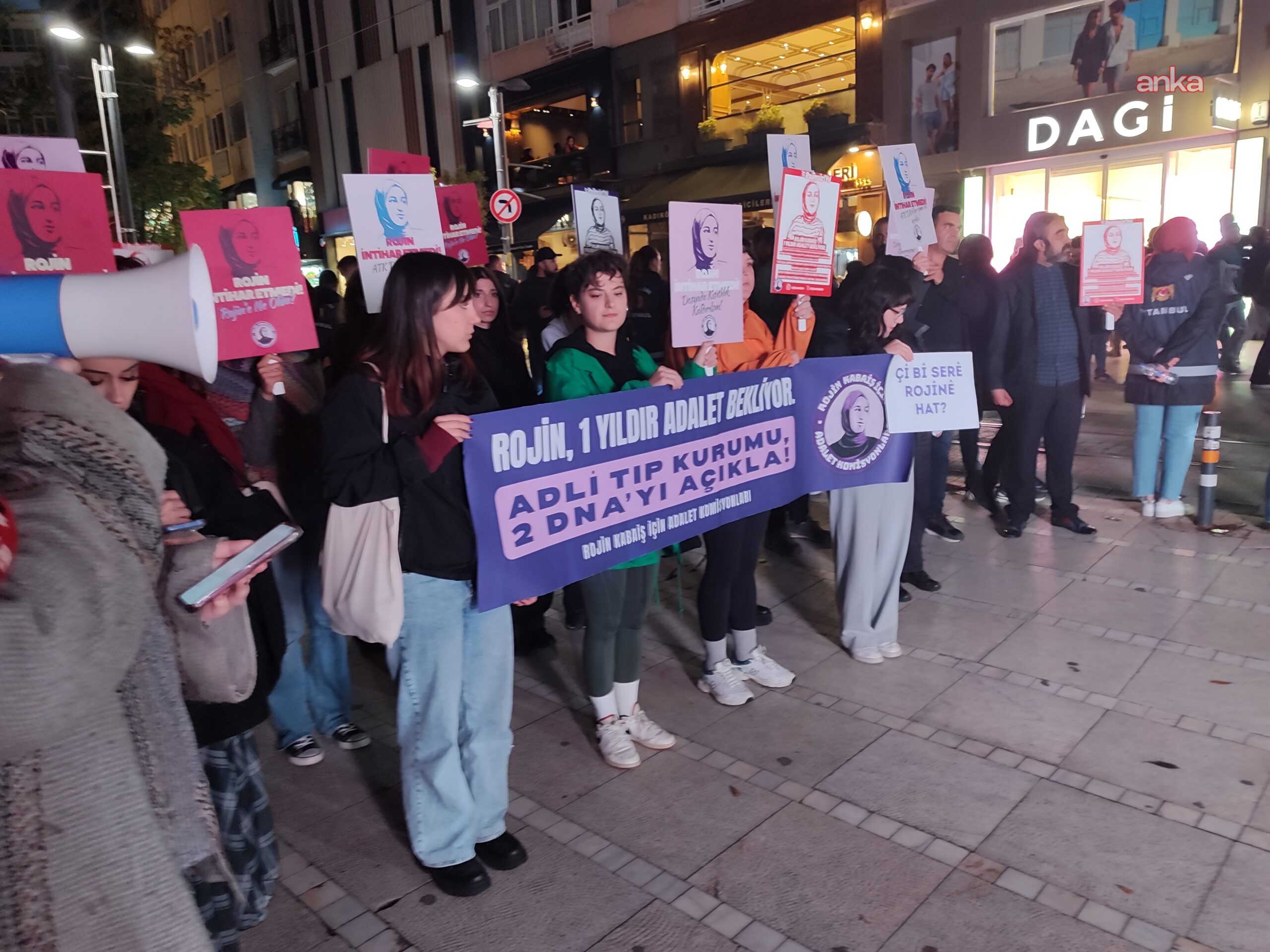 ‘Adli Tıp Kurumu 2 DNA’yı açıkla’: İstanbul’da kadınlar Rojin Kabaiş için buluştu