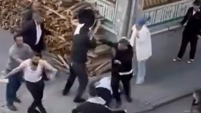 İstanbul’da odunlu bıçaklı kavga: 5 yaralı