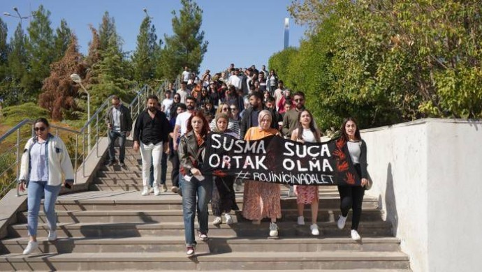 Öğrencilerden Rojin Kabaiş için eylem: Van’da rektör soruları yanıtlamadı