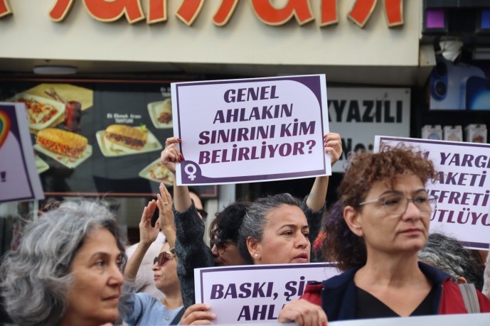 İzmir ve İstanbul’da kadınlar uyardı: 11. Yargı Paketi’ni aklınızdan bile geçirmeyin