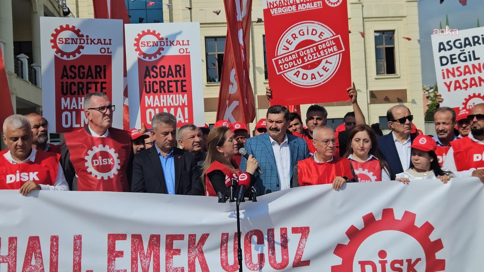 Arzu Çerkezoğlu: Türkiye’yi bir asgari ücretliler ülkesi haline getirdiler