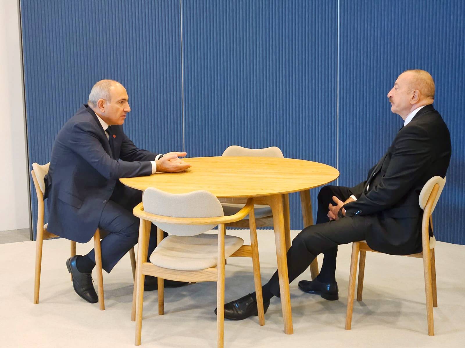 Aliyev ile Paşinyan, Kopenhag’da görüştü