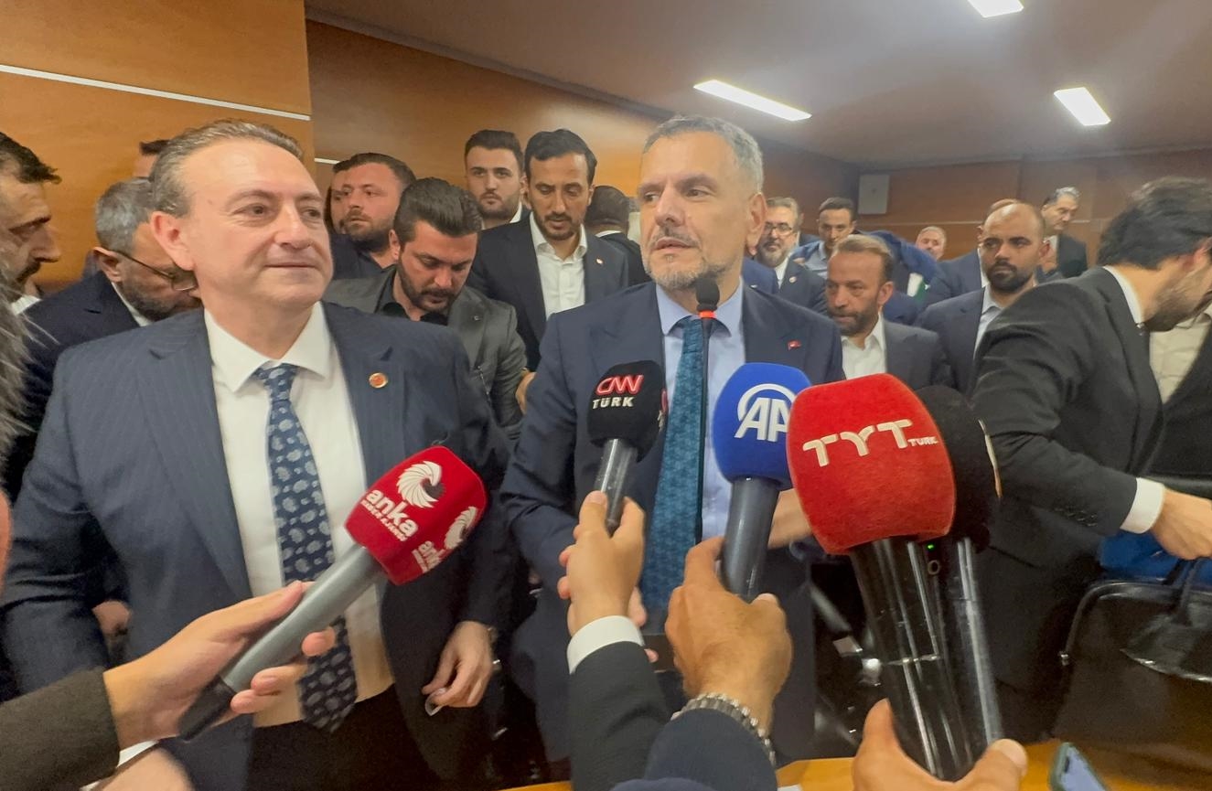 Bayrampaşa’da belediye AK Parti’ye geçti