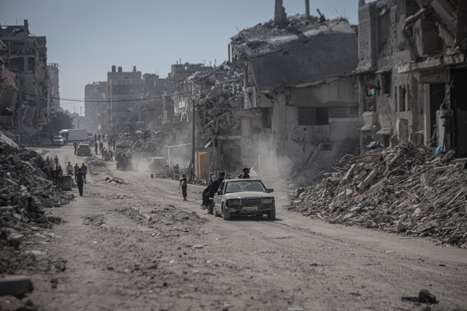 Gazze’de ateşkesi ihlal eden İsrail ordusunun saldırılarında ölenlerin sayısı 63’e yükseldi