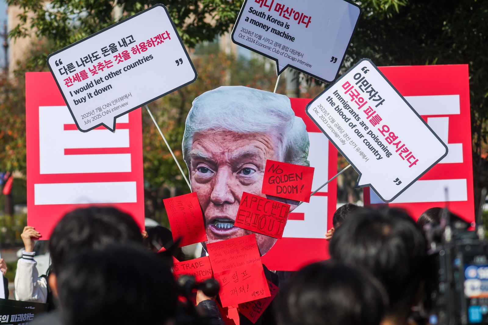 Trump, Güney Kore’de protestolarla karşılandı