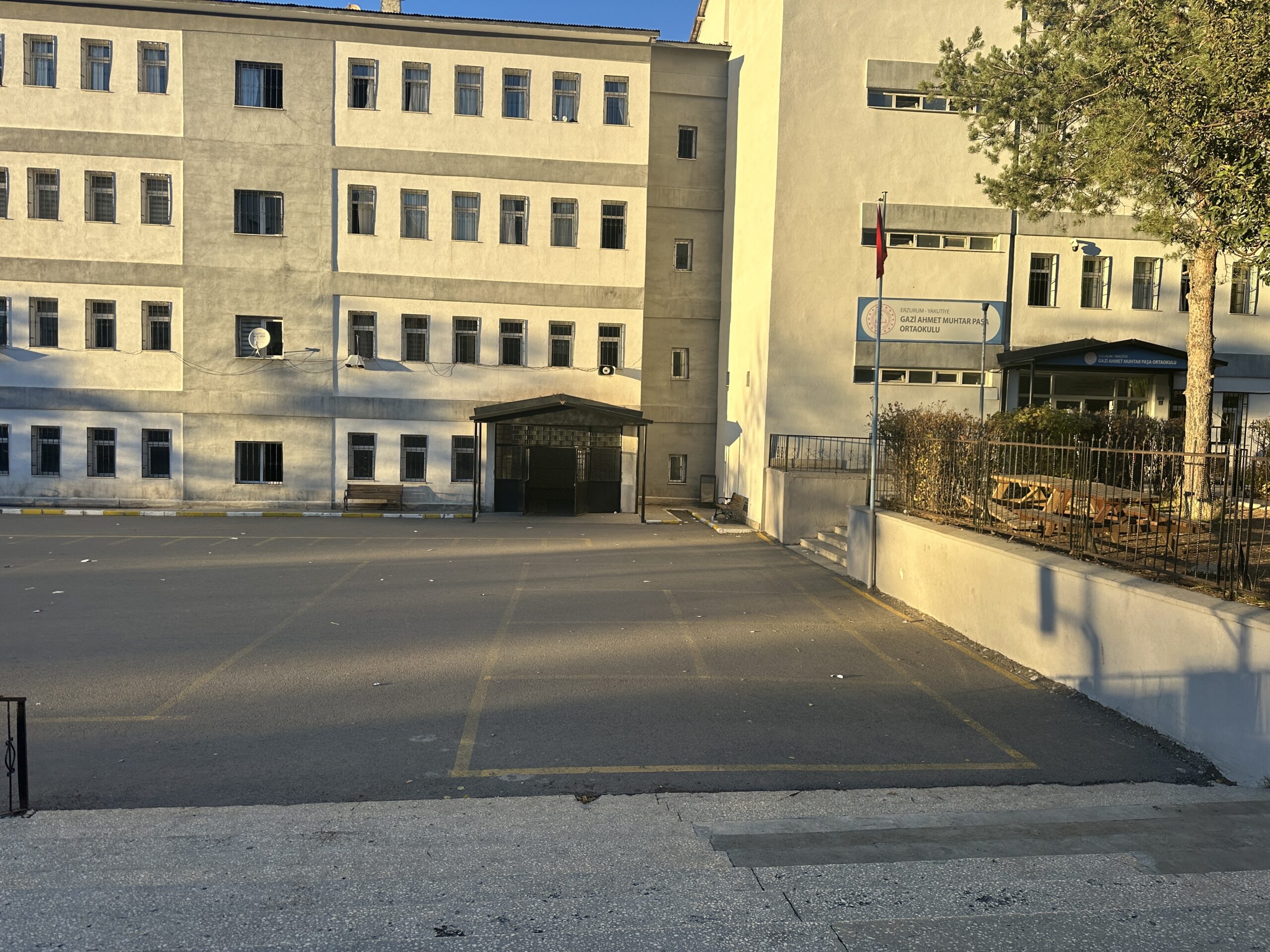 Erzurum’da okul çıkışı izdiham: Hastaneye kaldırılan 21 öğrenci taburcu oldu