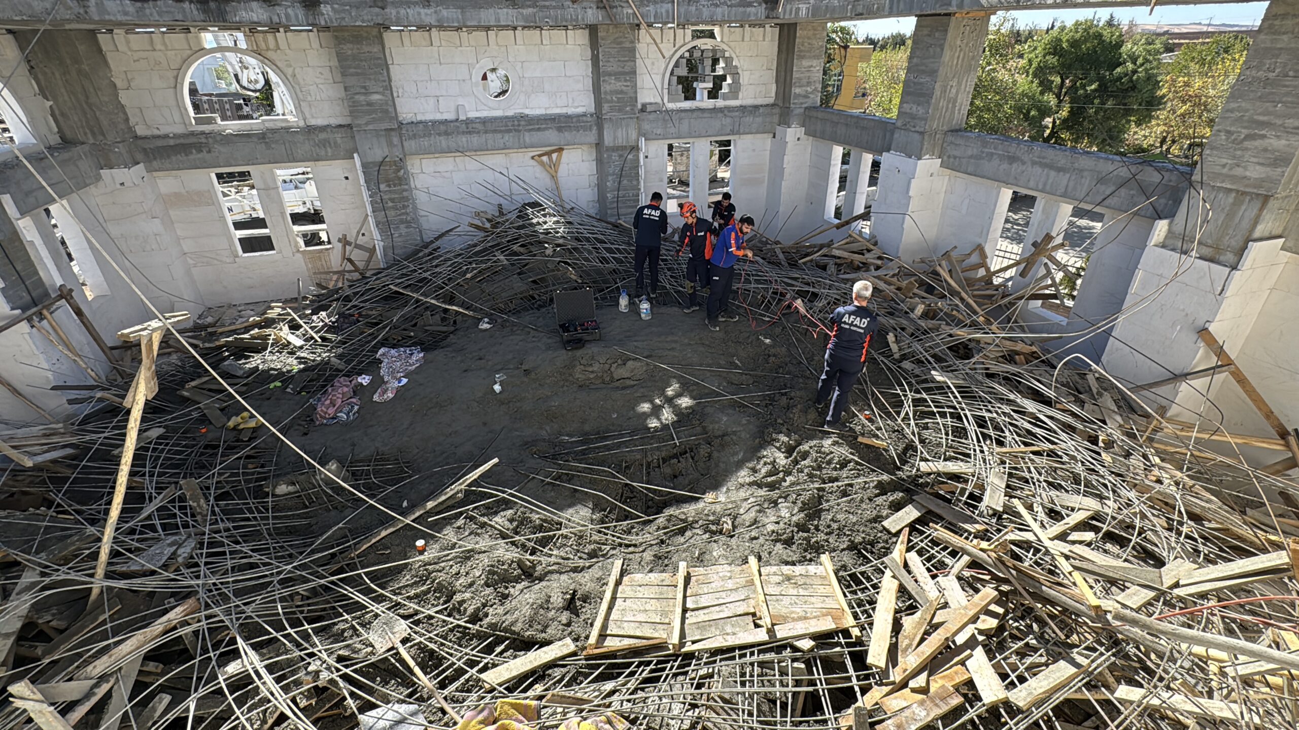 Adıyaman’da yapımı süren camide göçük altında kalan 6 kişi kurtarıldı
