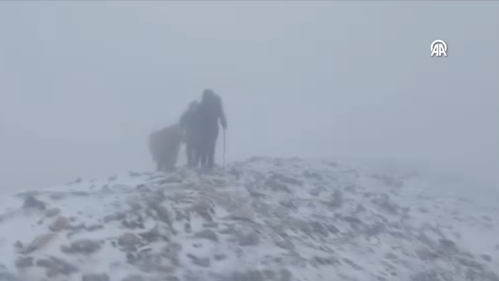 Uludağ’a mevsimin ilk karı düştü