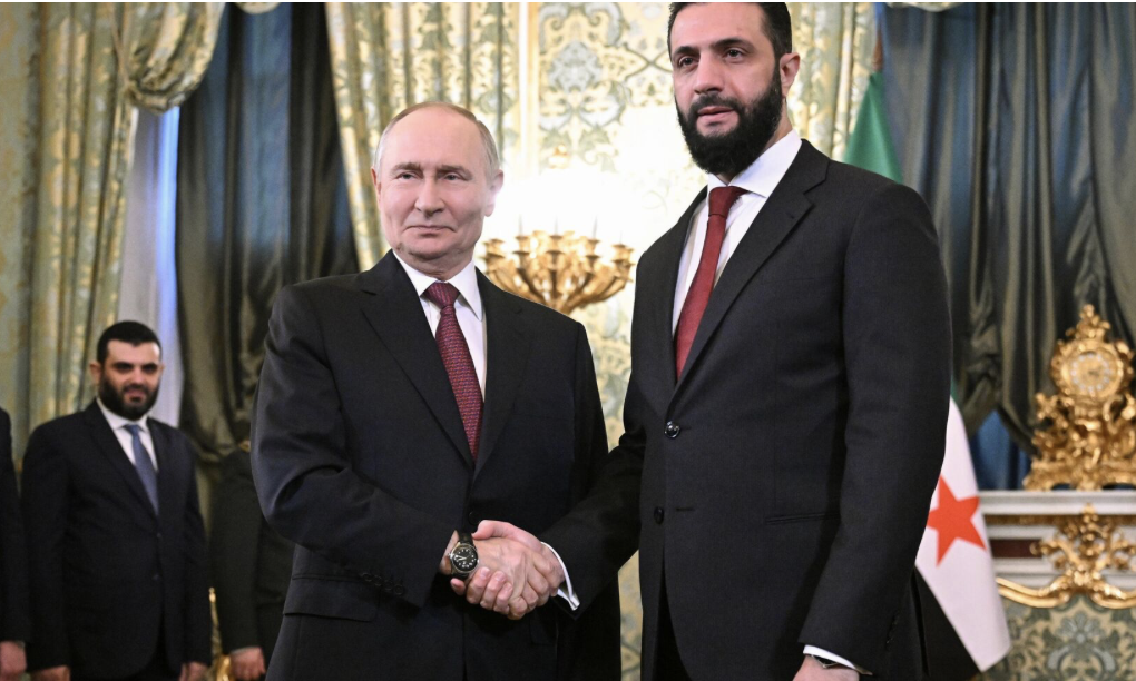 Ahmed Şara Moskova’da: Putin ile bir araya geldi