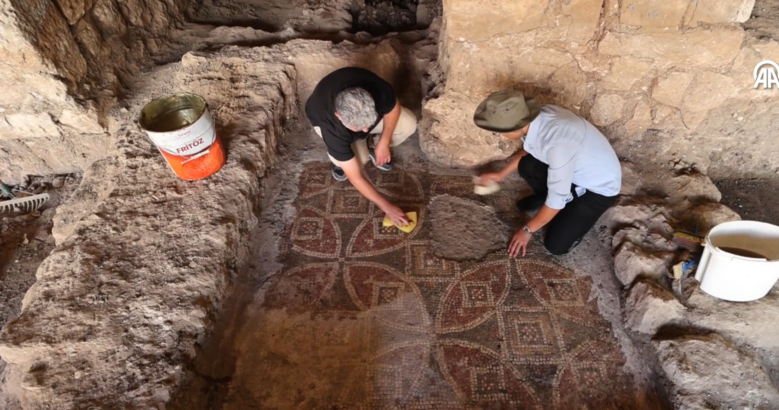 Midyat’ta tarihi değirmenin altından 1500 yıllık mozaik çıktı