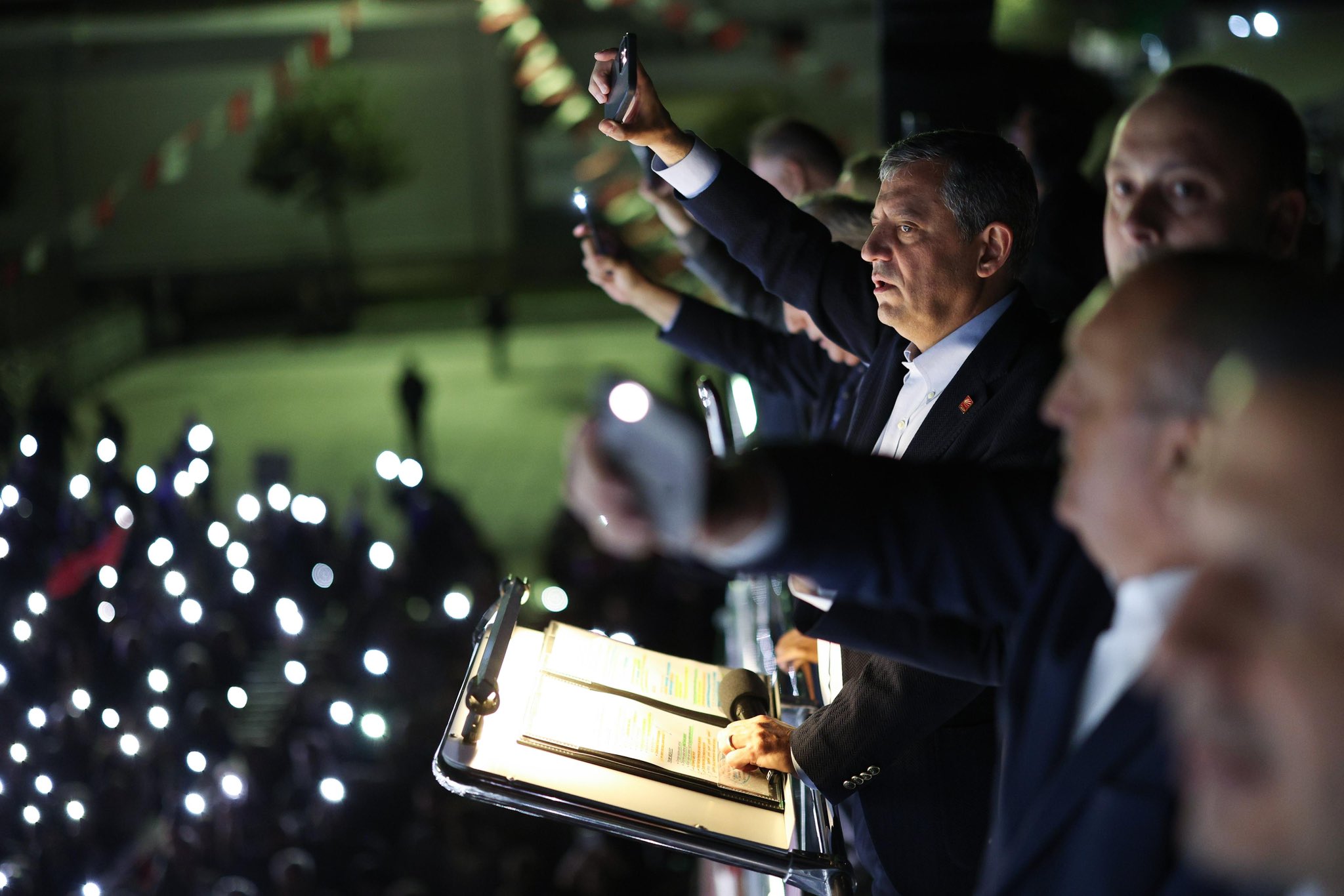 Özgür Özel mitingte konuştu: Trump seni seçmenin elinden kurtaramaz