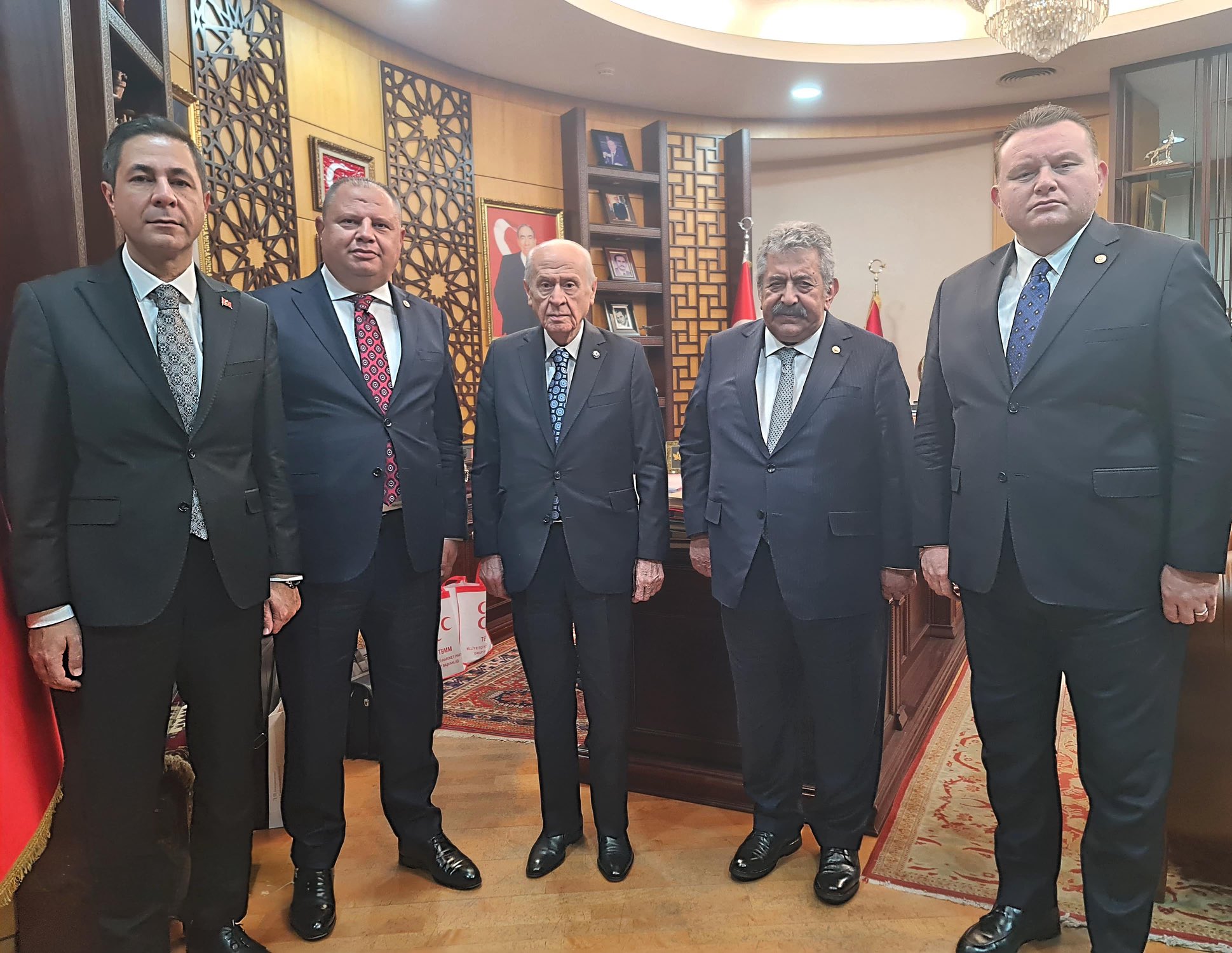 MHP’li komisyon üyeleri, Devlet Bahçeli’yi ziyaret etti: ‘Bilgi sunduk’