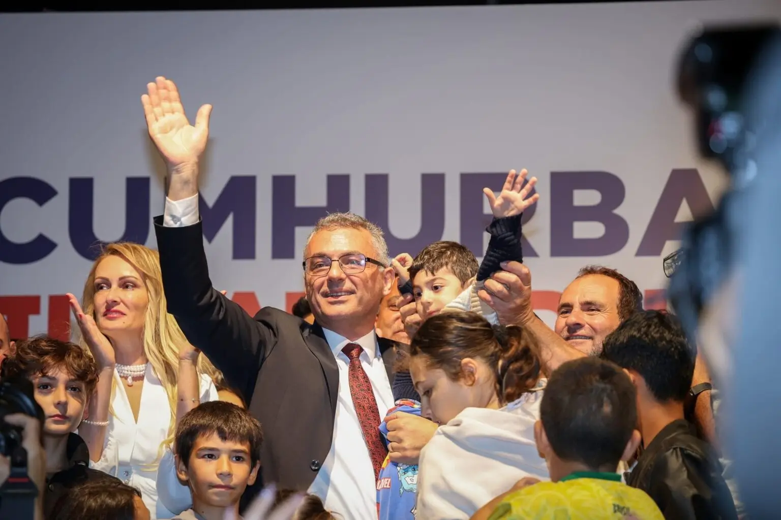 DEM Parti Eş Genel Başkanları’ndan Tufan Erhürman’a tebrik mesajı