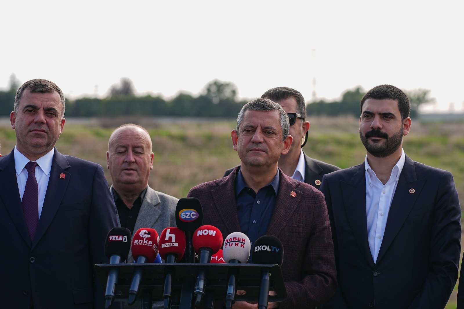 Özel’den Lütfü Savaş’a: Partiye kötülük yapanların maşası haline gelmiş