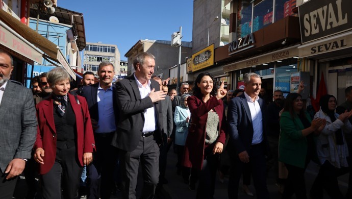 DEM Parti Eş Genel Başkanı Tuncer Bakırhan Iğdır’da halk buluşmasına katıldı